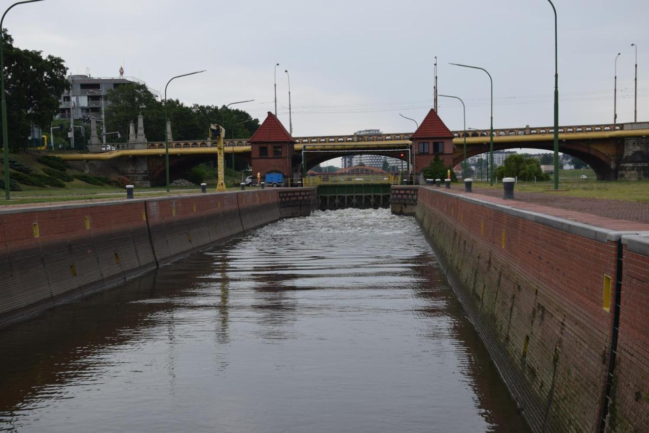 Lemuria Houseboat - Plywajacy Domek Na Wodzie Wroclaw Ngoại thất bức ảnh